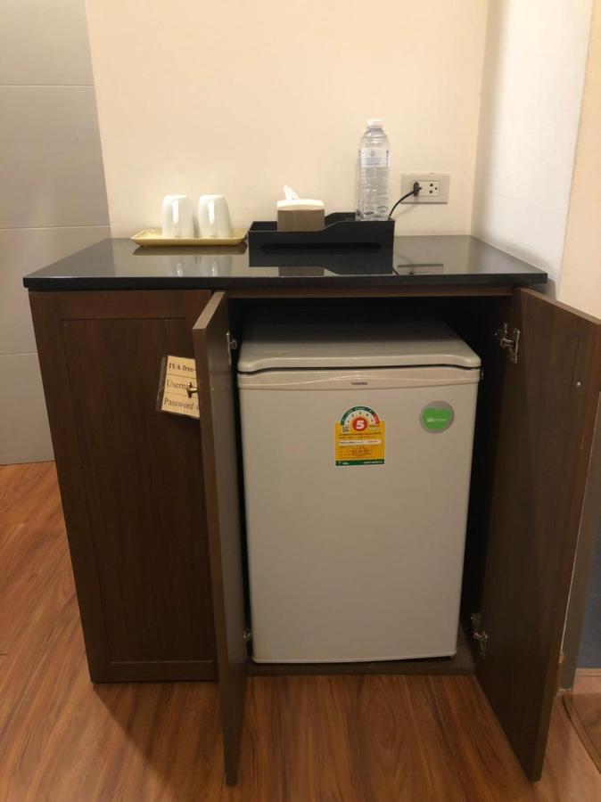 Hotel Iya Патхумтхани Экстерьер фото